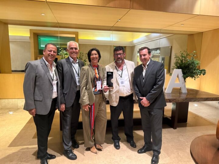 Felicitamos a nuestros colaboradores y amigos:  Dr. Sergio Schulkin, Esteban López y equipo de  la empresa “En Casa» por haber sido seleccionada como una de las Mejores Empresas de Argentina 2025.