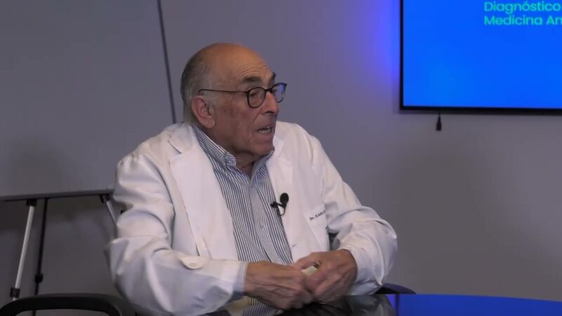 Dentro de su extensa trayectoria el Dr Carlos Oulton también participó en política